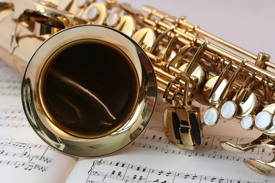 rent a sax saxophone  trumpet clarinet flute baritone trombone 